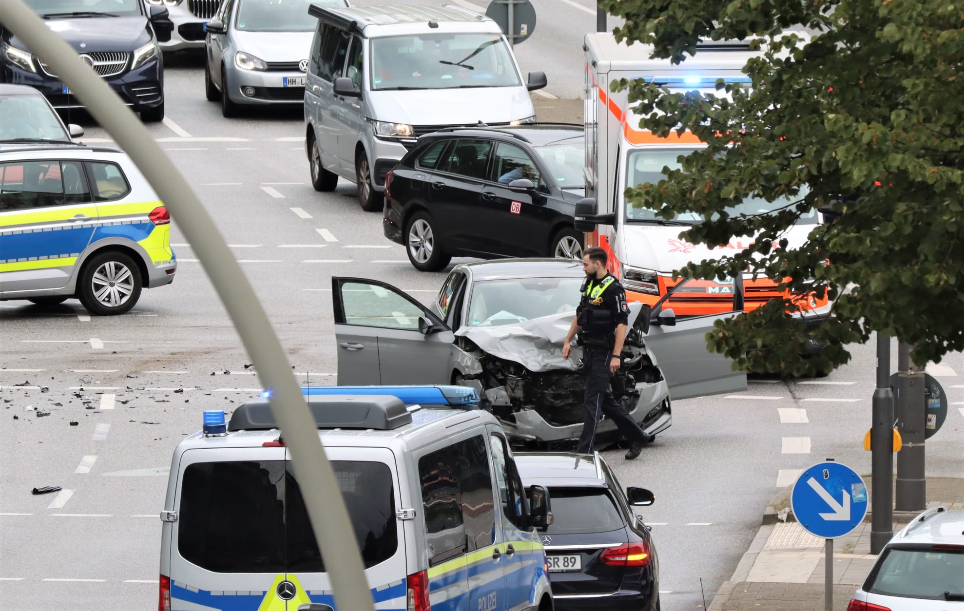 Ein am Unfall beteiligtes Fahrzeug auf der Wandsbeker Chaussee.
