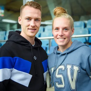 Auch Sebastian Schonlau (hier mit Sarah Stöckmann) unterstützt die HSV-Frauen.