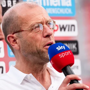 Sky-Moderator Patrick Wasserziehr in Leverkusen
