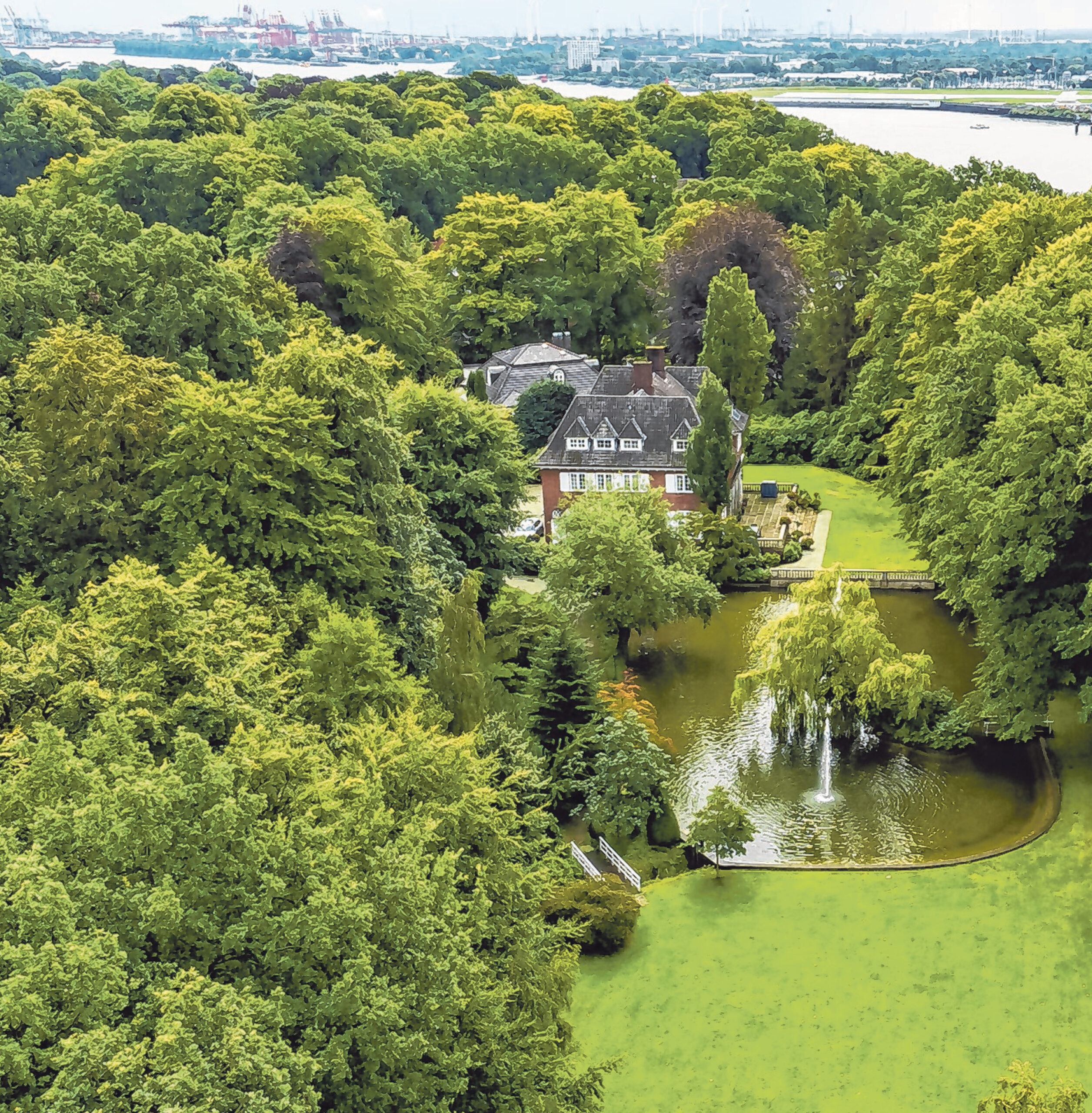 Luftaufnahme des Villengrundstücks am Hirschpark