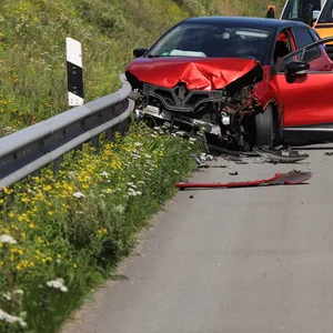 Bei dem Unfall auf der A7 in Richtung Hamburg wurden fünf Menschen verletzt, einer von ihnen schwer.