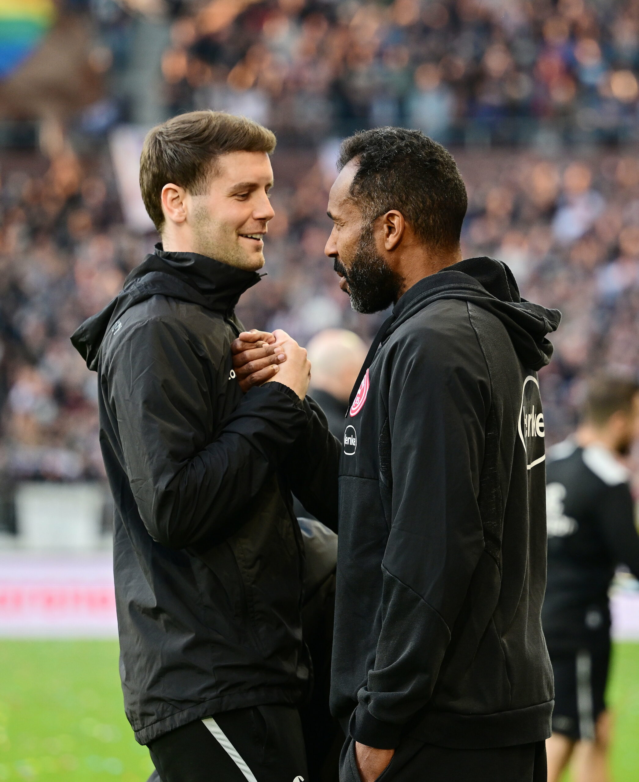 Fabian Hürzeler und Daniel Thioune beim Handshake