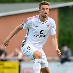 Hauke Wahl im Trikot des FC St. Pauli