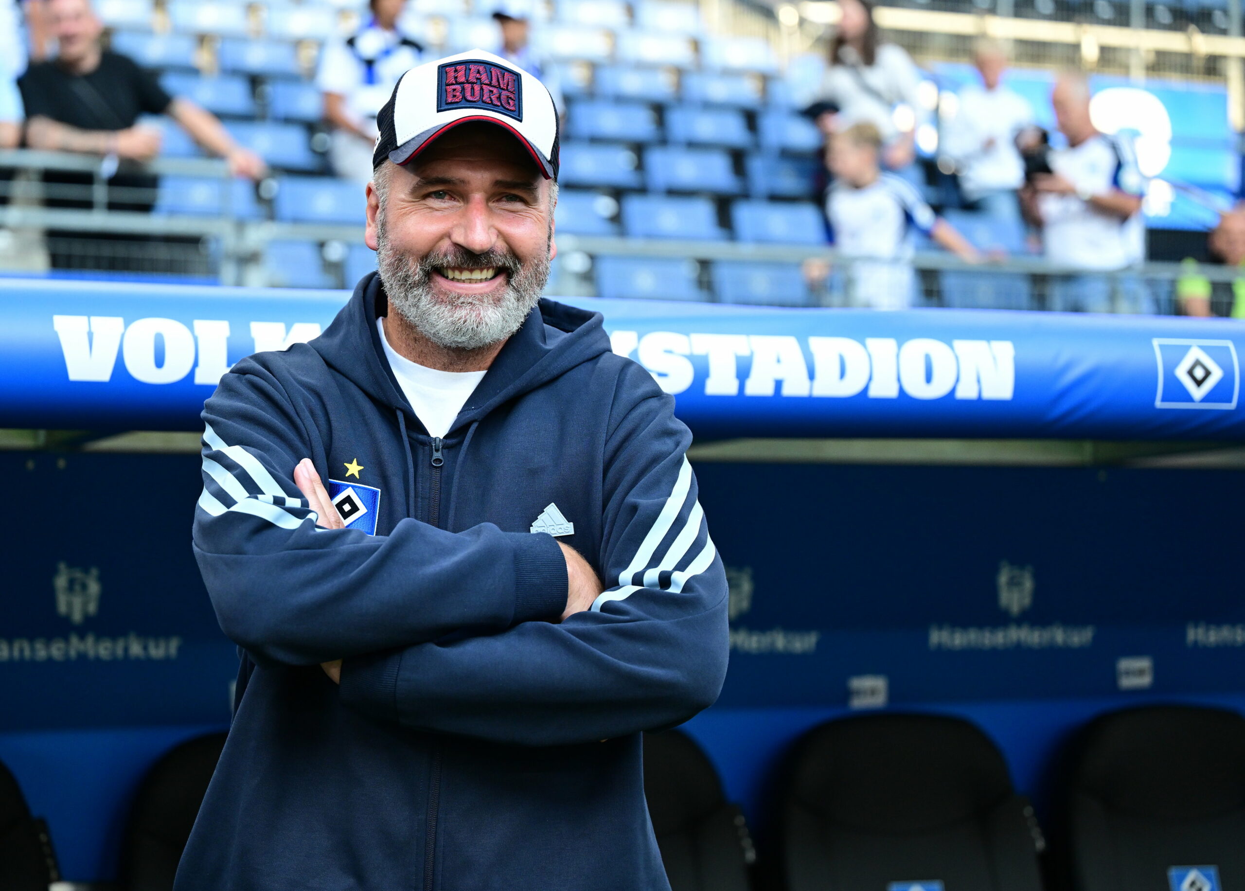 HSV-Trainer Tim Walter lacht