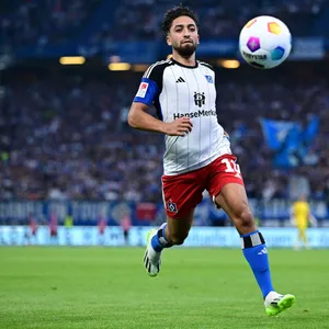 Immanuel Pherai bei seinem HSV-Debüt gegen Schalke