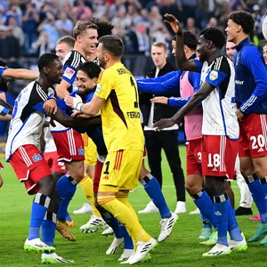 HSV-Spieler bejubeln den 5:3-Sieg gegen Schalke