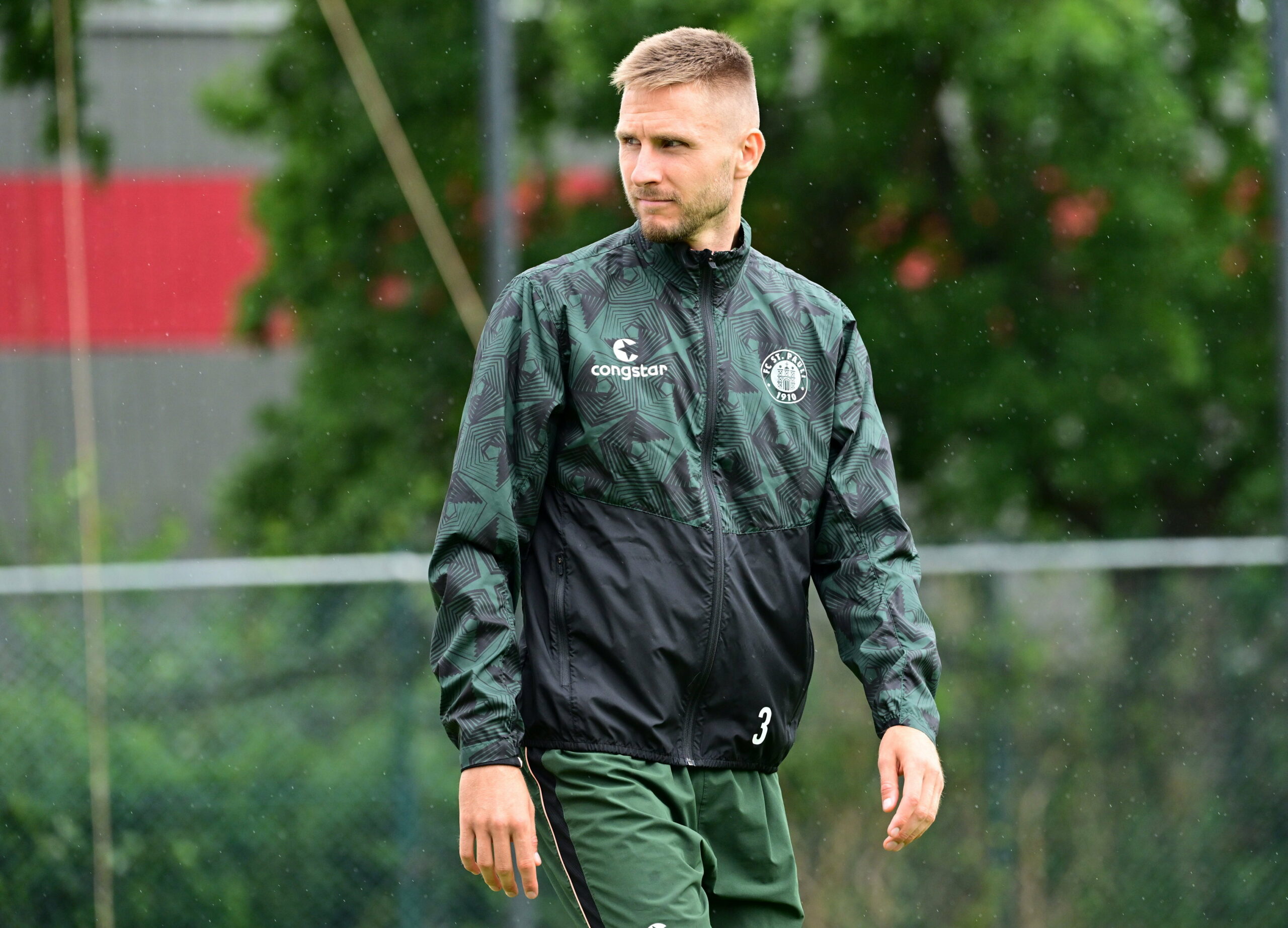 Karol Mets im Training beim FC St. Pauli