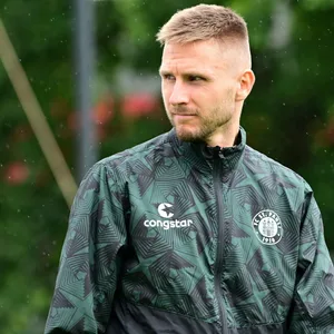 Karol Mets im Training beim FC St. Pauli