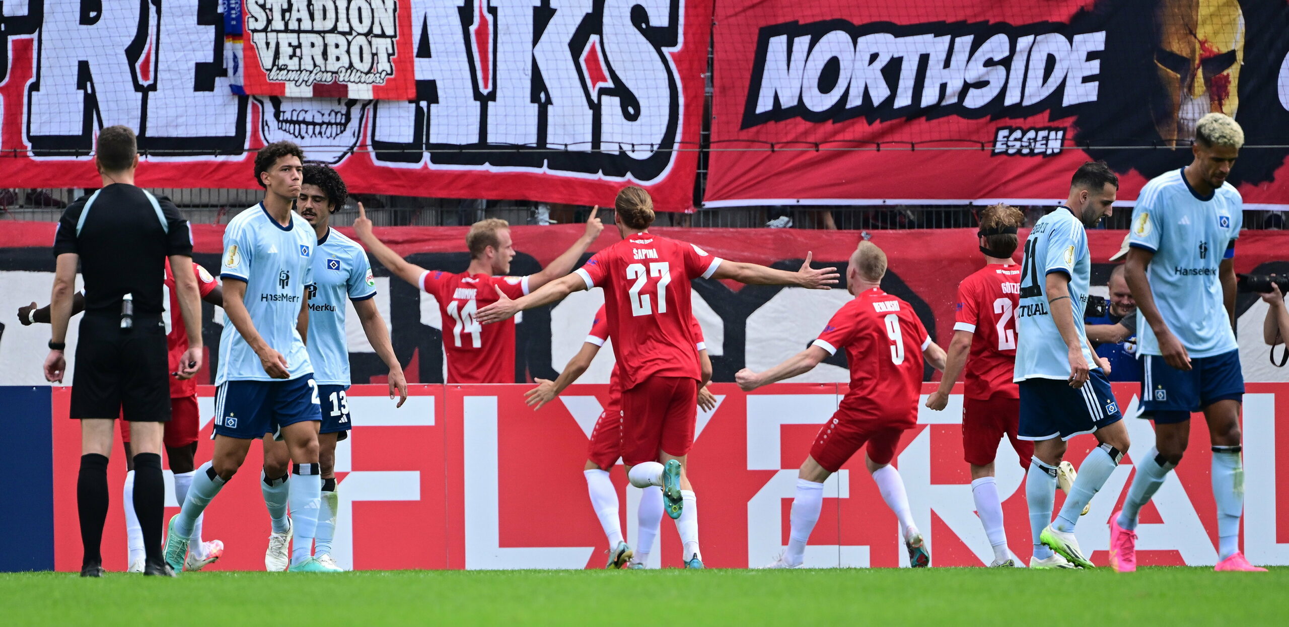 HSV gegen Rot-Weiss Essen im DFB-Pokal