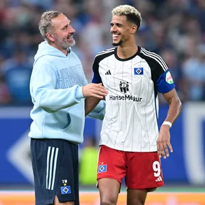 Nicht nur bei HSV-Trainer Tim Walter und Stürmer Robert Glatzel ist die Stimmung im Moment bestens.