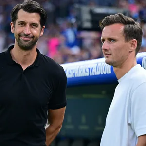 Sportvorstand Jonas Jonas Boldt und Sportdirektor Cllaus Costa sind mit der eigenen Arbeit beim HSV zufrieden.