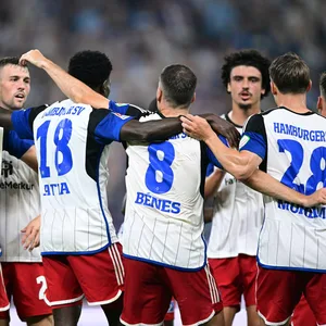 HSV Spieler jubeln über den Treffer zum 1:0 gegen Hertha