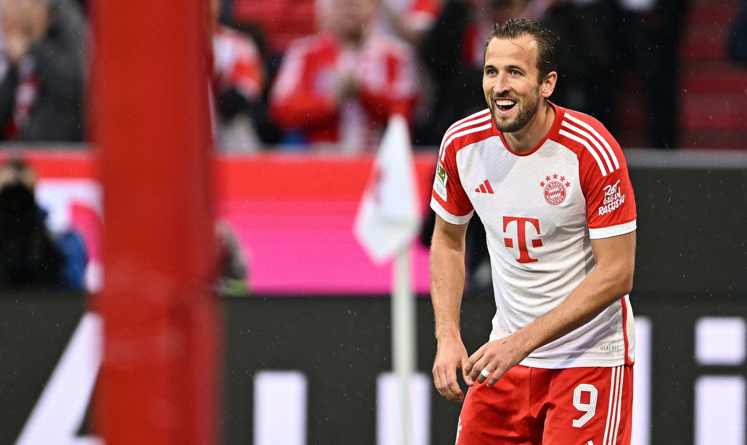 Bayern-Stürmer Harry Kane freut sich über seinen Doppelpack gegen Augsburg