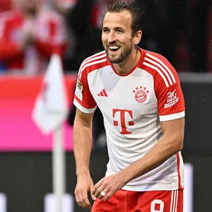 Bayern-Stürmer Harry Kane freut sich über seinen Doppelpack gegen Augsburg