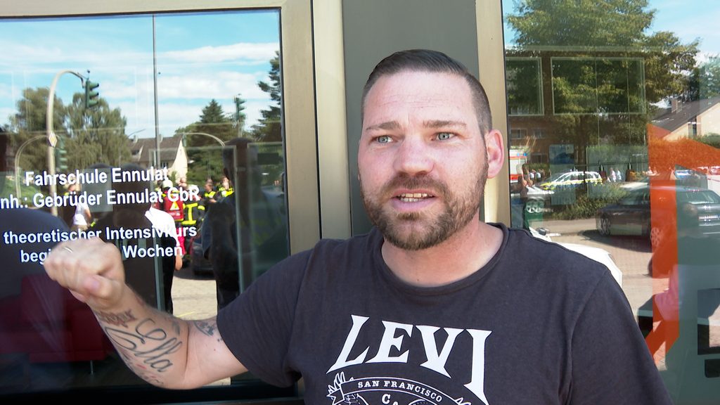 „Wir saßen da draußen, haben Kuchen gegessen, als wir sahen, dass der Mercedes-Fahrer auf einmal Gas gab“, so Kevin Wichmann.