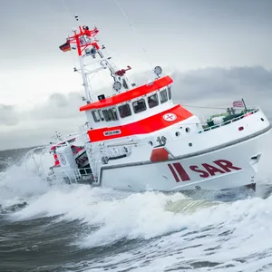 Das Schiff brachte die erkrankten Passagieren an Land.