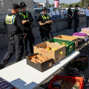 Polizei stoppt Lebensmittelverteilung an Obdachlose in Hamburg.