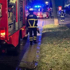 Essen auf Herd vergessen – Bewohner bei Feuer in Hamburg verletzt