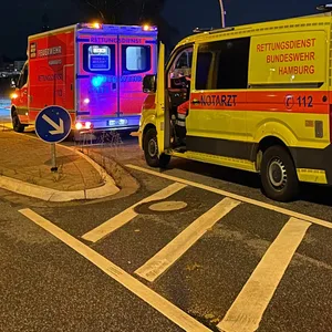 Mann stürzt in Elbe – Passant rettet ihn