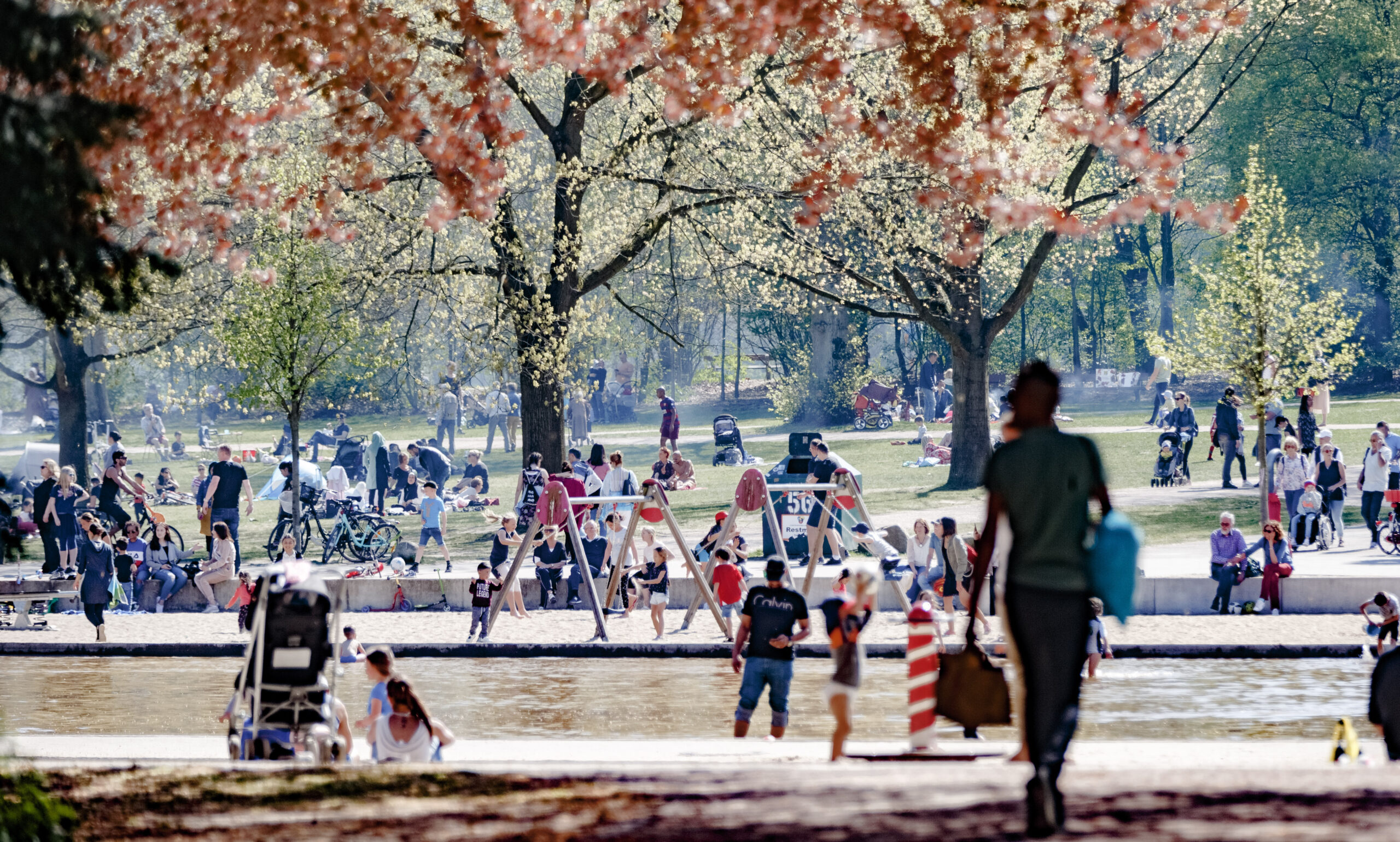 Das Planschbecken im Stadtpark (Archivbild) ist ein beliebter Treffpunkt.