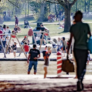 Das Planschbecken im Stadtpark (Archivbild) ist ein beliebter Treffpunkt.