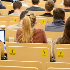 Studierende in einem Hörsaal