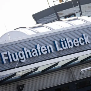 Der Flughafen Lübeck geht in die Winterpause. (Archivbild)