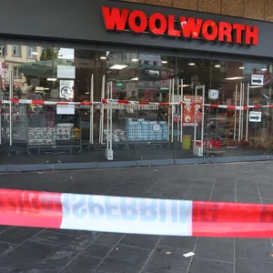 Kaufhaus in Bamrbek überfallen – Polizei sucht Hinweise