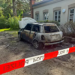 Brandserie in Horn und Billstedt – Pastorenauto geht in Flammen auf