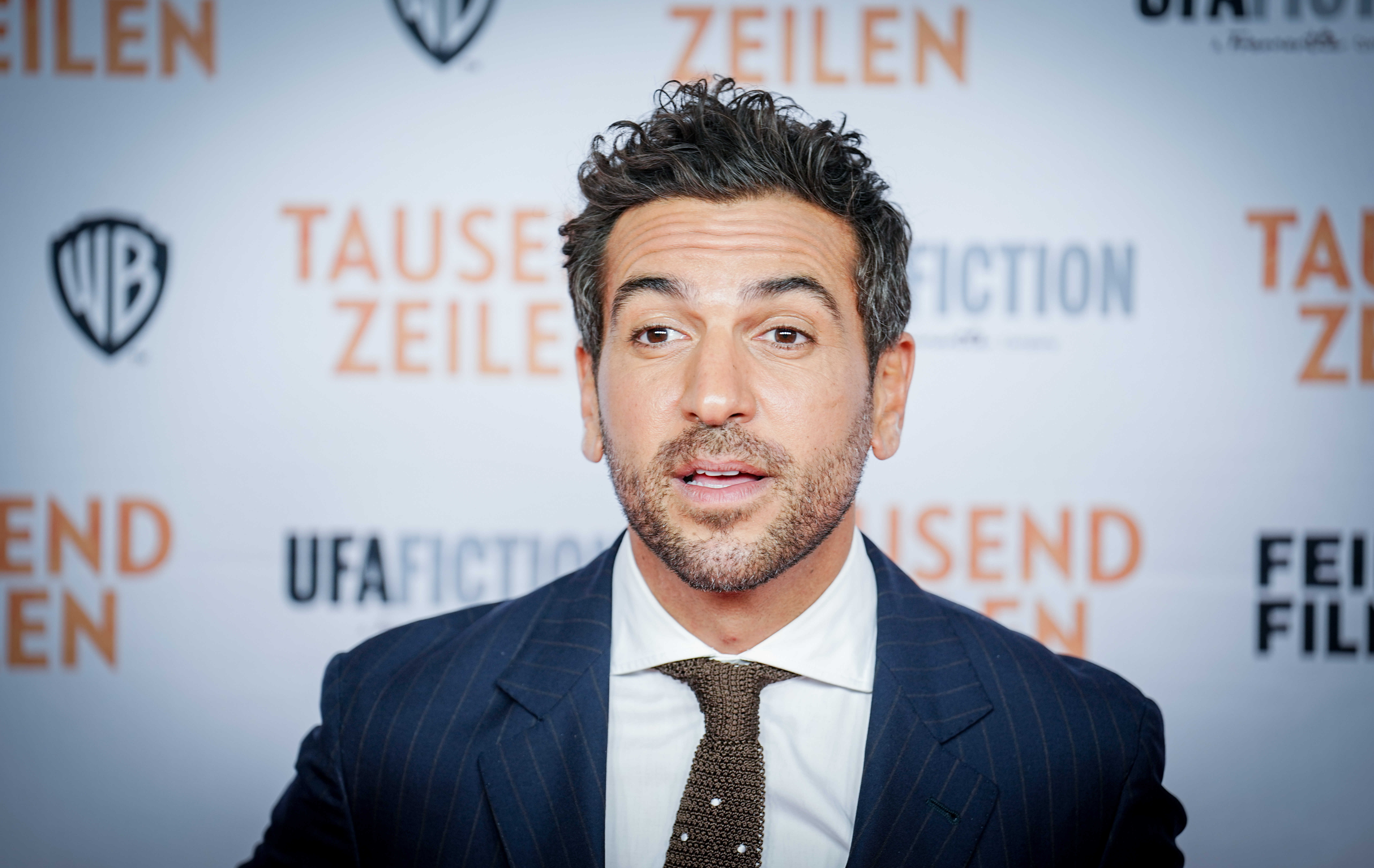 Der Schauspieler Elyas M‘Barek zeigt sich bei der Berlin-Premiere von «Tausend Zeilen» im Zoo-Palast.