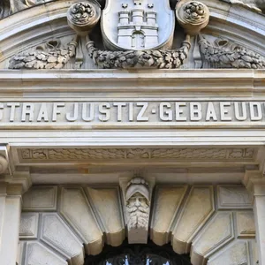 Der angeklagte Hamburger muss sich vor Gericht verantworten.