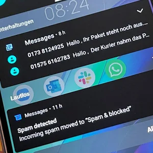 Das Display eines Smartphones zeigt eine Smishing-Nachricht