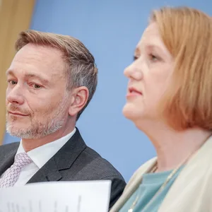 Christian Lindner (FDP), Bundesminister der Finanzen, und Lisa Paus (Bündnis 90/Die Grünen), Bundesministerin für Familie, Senioren, Frauen und Jugend.