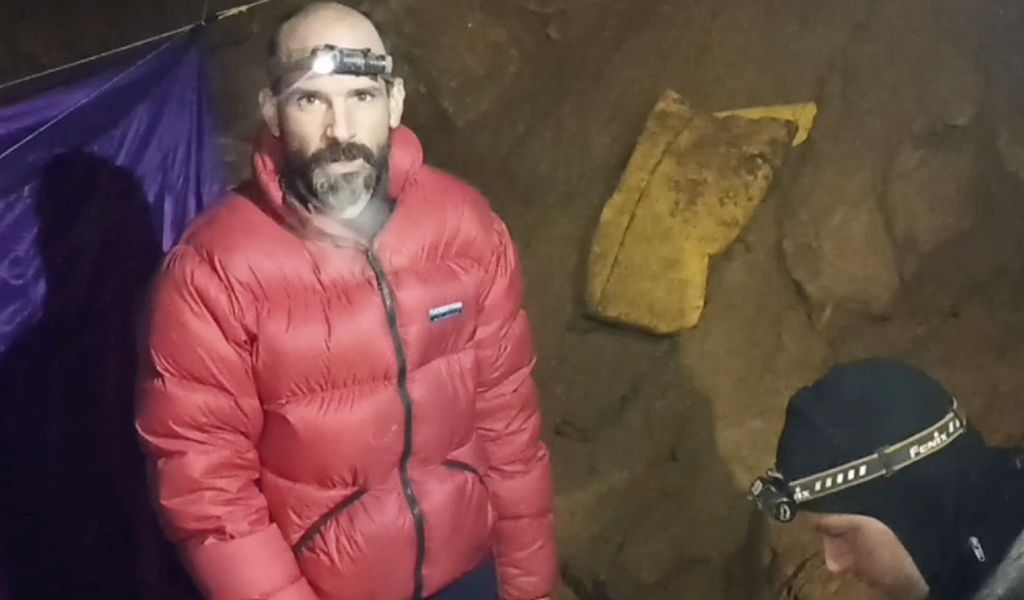Forscher Kriegt Magenblutungen In Höhle Rettungsaktion Läuft Mopo 
