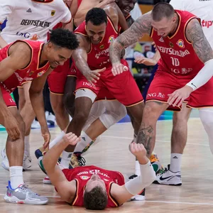 Deutsche Basketballer jubeln über den Finaleinzug
