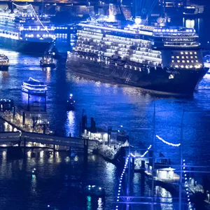 Die Parade der Kreuzfahrtschiffe durch Hamburgs „Blue Port“