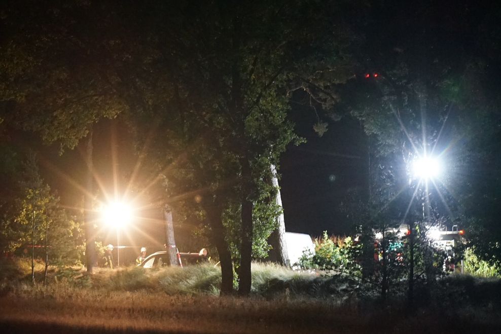 Ein Passant entdeckte das gesuchte Auto auf einem Feldweg an der A7.