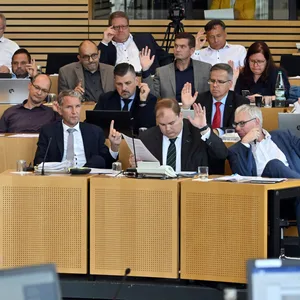 Die CDU- und AfD-Fraktionen im thüringischen Landtag – die Christdemokraten haben für einen Skandal gesorgt, als sie mit der rechtspopulistischen Partei von Björn Höcke zusammenarbeitete.