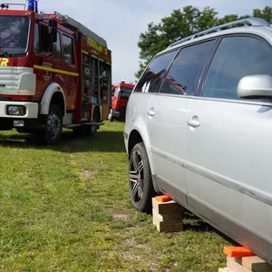 Dieses von der Feuerwehr Bleckede zur Verfügung gestellte Foto zeigt den Unfallwagen.
