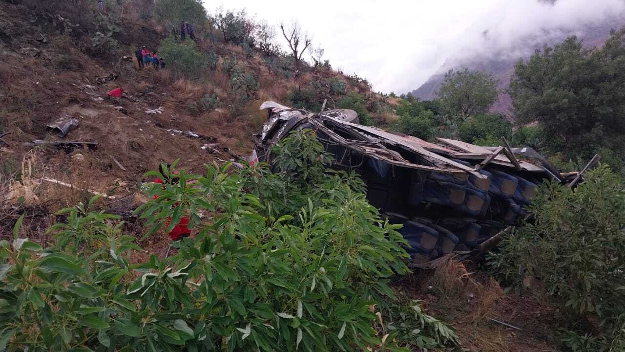 Bei einem Busunglück in Peru stürzte das Fahrzeug in eine 200 Meter tiefe Schlucht.