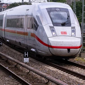 Der Deutschlandtakt soll mehr Menschen zum Umsteigen auf die Schiene bewegen (Symbolbild).