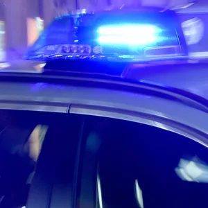 Symbolfoto Blaulicht auf einem Polizeiwagen