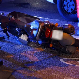 Polizei und Rettungskräfte an der Unfallstelle in Billstedt.