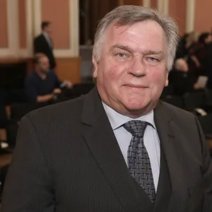 Günther Krause, Parlamentarischer Staatssekretär beim letzten Ministerpräsidenten der DDR und späterer Verkehrsminister in der Regierung Kohl, ist zu Gast bei der Verleihung der Ehrenbürgerwürde der Stadt Berlin an Bundesfinanzminister Wolfgang Schäuble (CDU) am 24.10.2016 in Berlin.