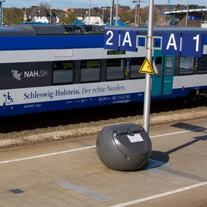 Ein Regionalzug steht am Bahnhof von Westerland. (Symbolbild)