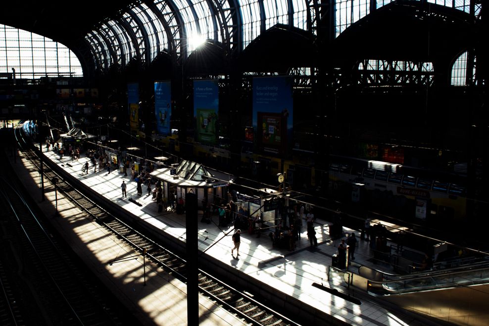 Leerlauf am Hamburger Hauptbahnhof. Durch die Brandanschläge kam es zu Zugausfällen und Verspätungen.