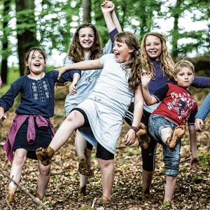 Kinder im Barfußpark