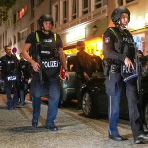 Mann bedroht Frau mit Waffe – Großeinsatz auf St. Pauli