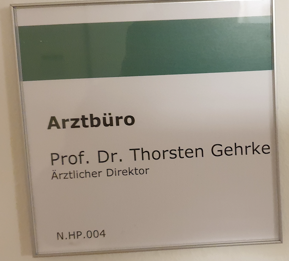 Türschild in der Endo-Klinik