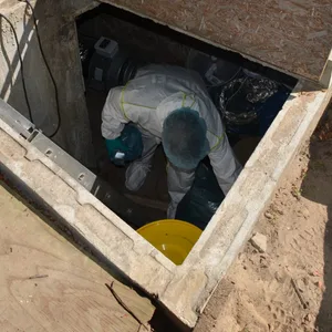 Diese Luke führte in den unterirdischen Drogenbunker.